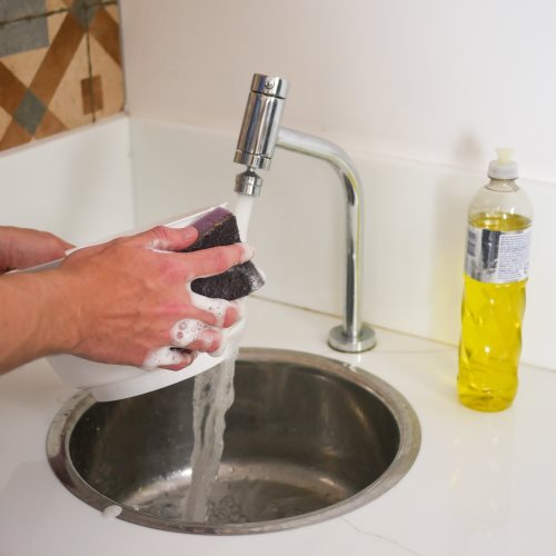 6 dicas fáceis para remover odores de recipientes plásticos - Imagem número 1 do post