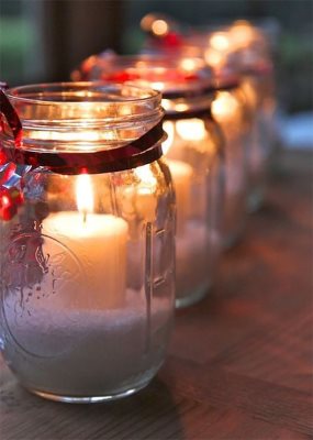 Velas em potes de vidro