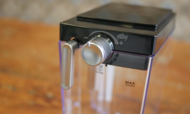 Oster Nova PrimaLatte - Imagem sobre Texto-Cafeteira-Expresso-Oster