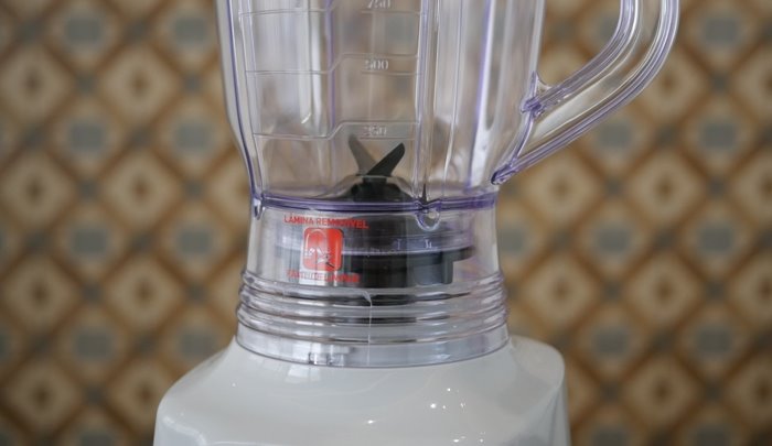 Arno Power Mix Limpa Fácil - Imagem sobre copo fundo