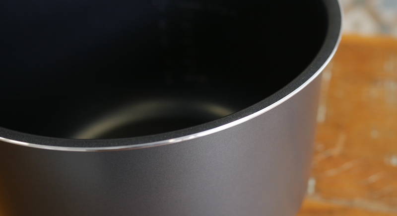 Midea MasterSteam - Imagem sobre panela