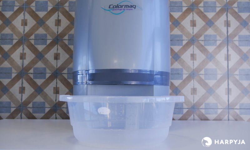 Colormaq 4 kg - Imagem sobre foto da onde a agua cai com bacia 1