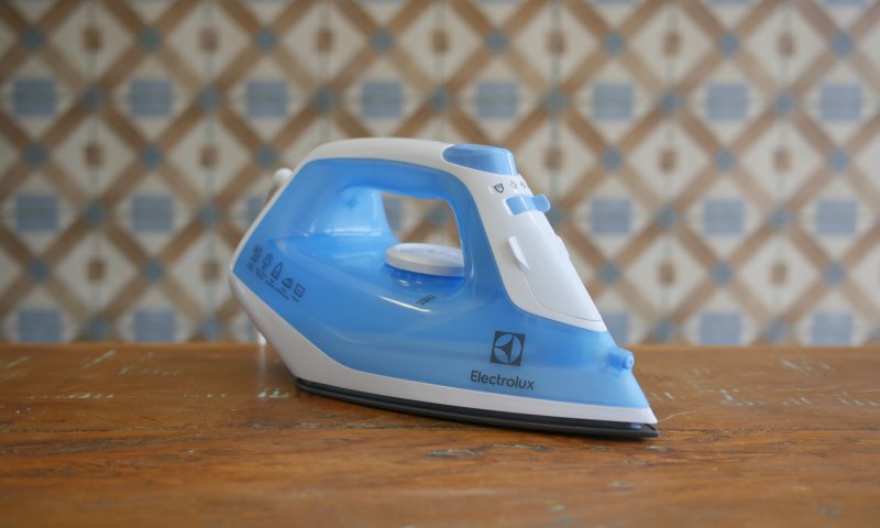 Ferro de Passar a Vapor Electrolux Easyline SIE60