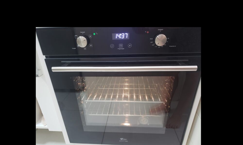 Foto de Forno Elétrico Fischer Infinity Touch de embutir 82L Preto 220V
