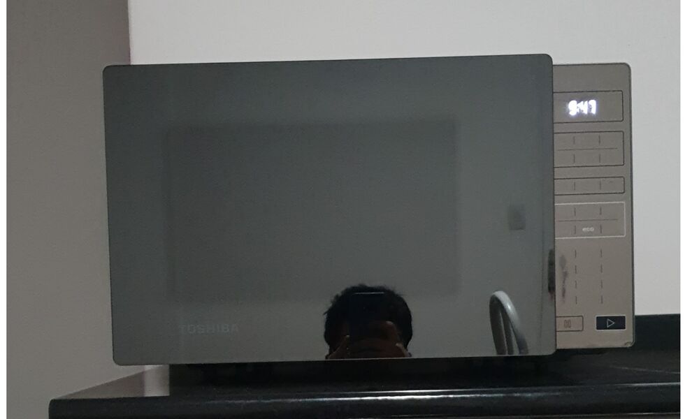 Foto de Micro-ondas Toshiba SmartPlate 27L Cinza