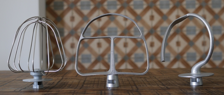 Mondial Premium Inox 700W - Imagem sobre batedores