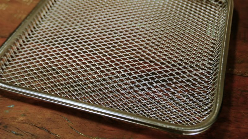 Britânia Oven BFR2100P - Imagem sobre grades