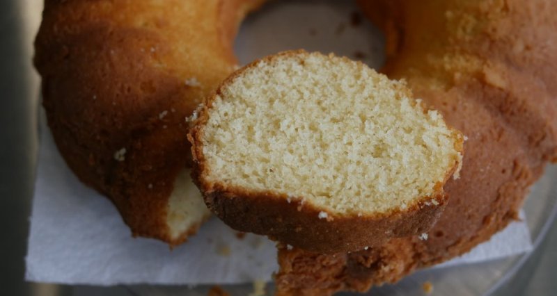 Britânia Oven BFR2100P - Imagem sobre bolo na britania