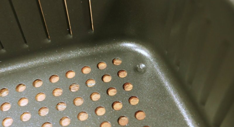 Britânia Oven BFR2100P - Imagem sobre antiaderente