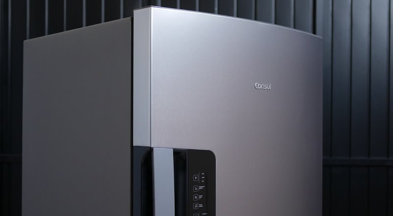 Consul Frost Free CRM56 Inox 450 Litros - Imagem sobre side view