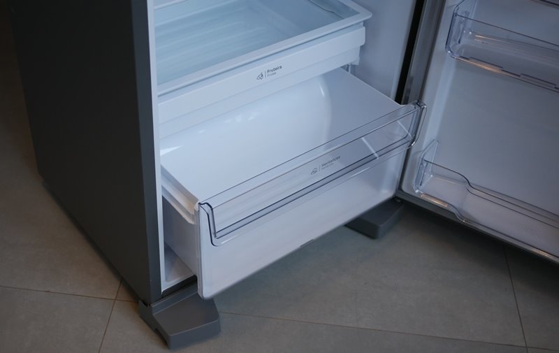 Consul Frost Free CRM56 Inox 450 Litros - Imagem sobre hortalicas