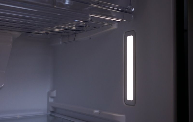 Consul Frost Free CRM56 Inox 450 Litros - Imagem sobre luz interna